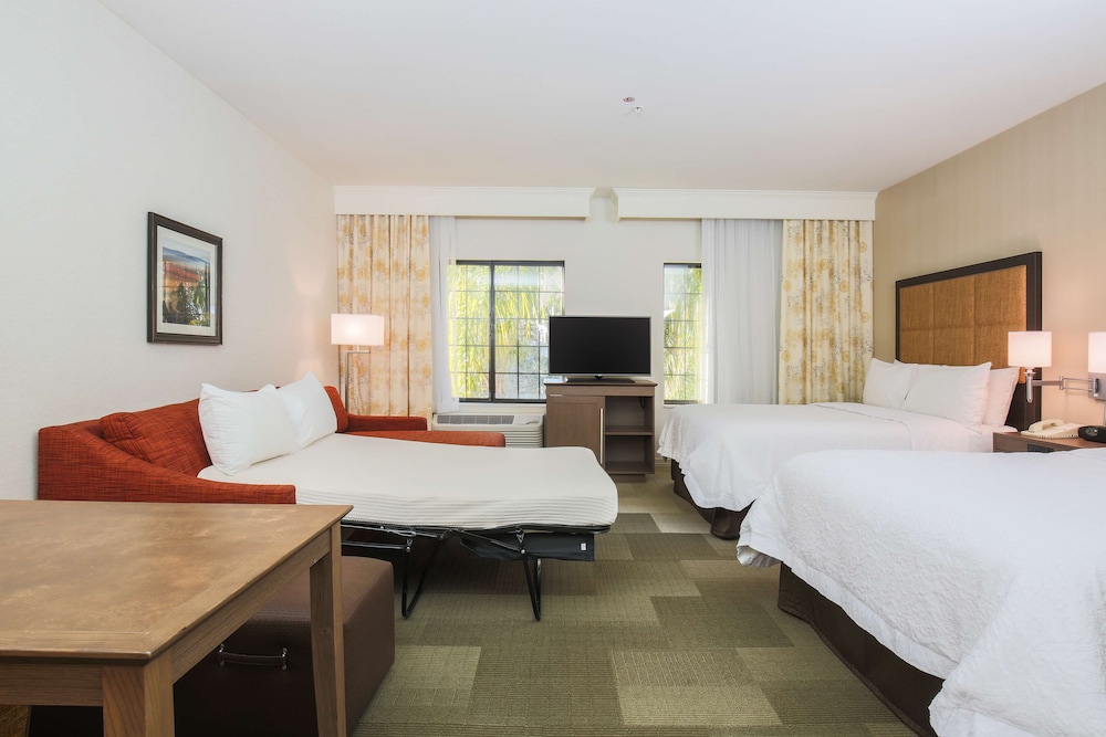 Hampton Inn And Suites Camarillo - photo 10