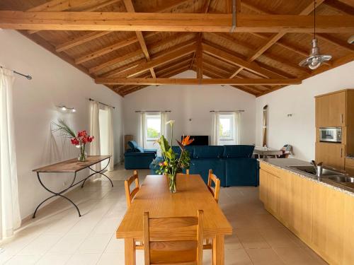 A Quinta Das Flores: Casa Do Corvo — 4-Star Luxury Hotel in Santa Cruz Das Flores, Portugal