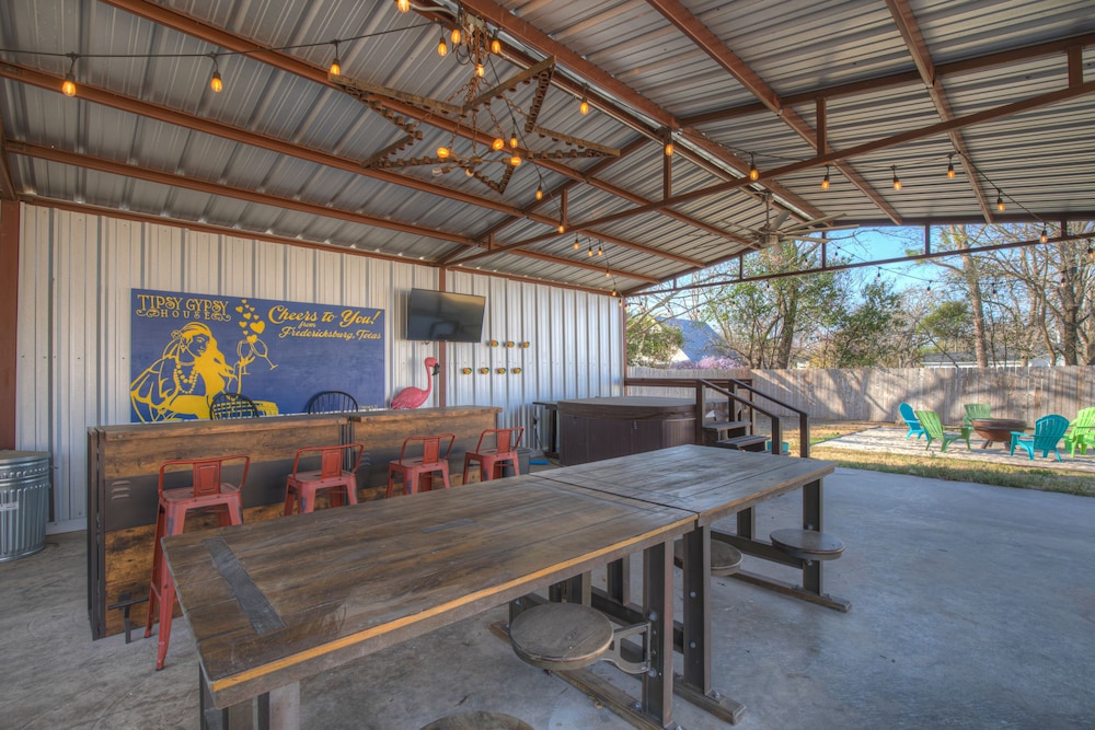 Hackberry Retreat Hot Tub Near Main in Fredericksburg, United States