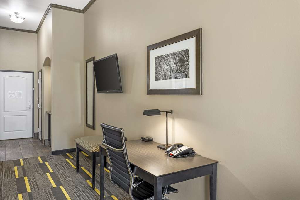 Best Western Plus Emerald Inn & Suites - photo 23