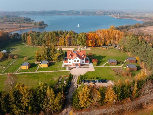 Przystań Jeziorany willa nad jeziorem Warmia i Mazury — hotel in Jeziorany