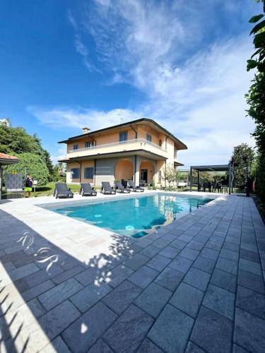 Villa 1 — 4-Star Luxury Hotel in Cassano D'adda, Italy