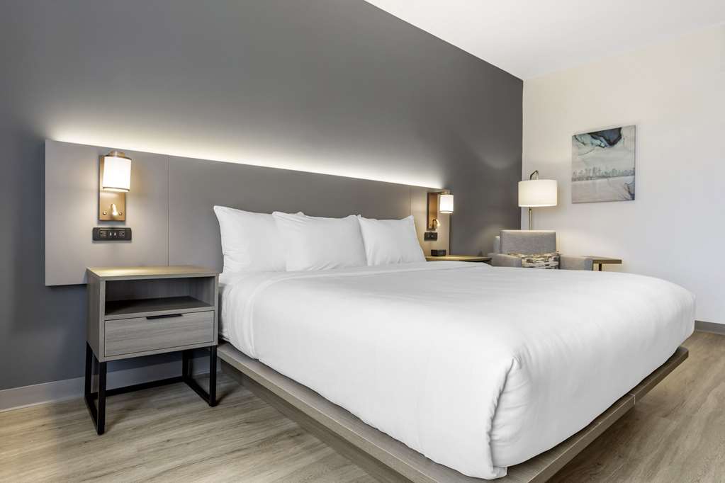 Comfort Inn & Suites Newark Liberty International Airport - photo 11