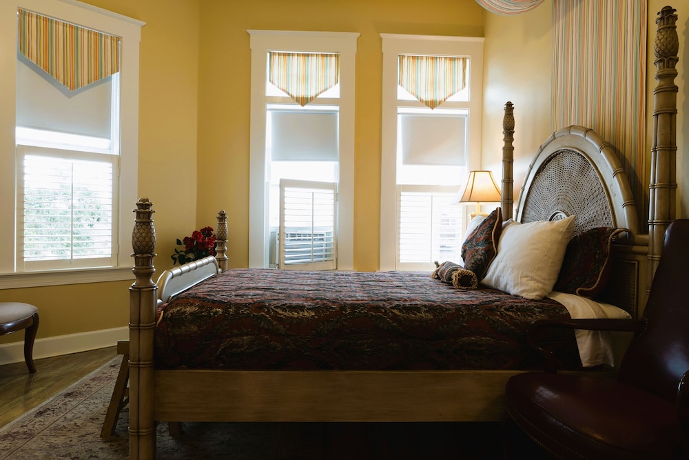 Oaak Tree Hotel - photo 44