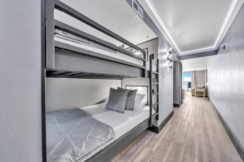 1203 Oceanfront Pelican Bch Resort Pools Prime Loc in Destin, United States