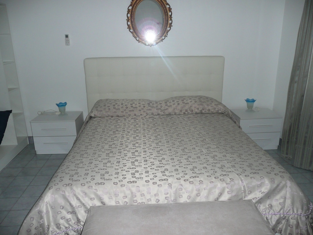 Garden House Ercolano — 4-Star Luxury Hotel in Ercolano, Italy