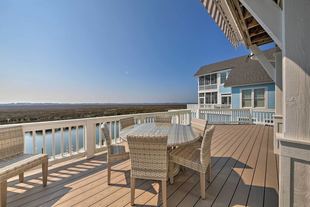 Manteo Waterfront Resort Home with 30 Ft Dock - photo 9