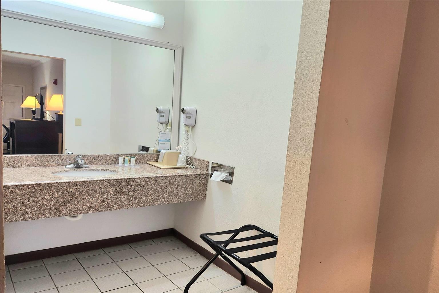 Days Inn by Wyndham Navasota - photo 28