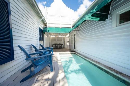 BachelorPARTY HQ for 16 Feet to Duval Pool Hot tub — 4-Star Luxury Hotel in Key West, United States