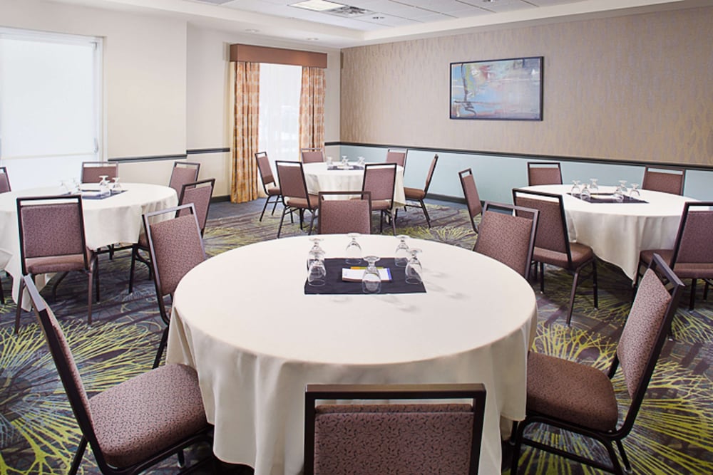 Hilton Garden Inn Albany Airport - photo 27