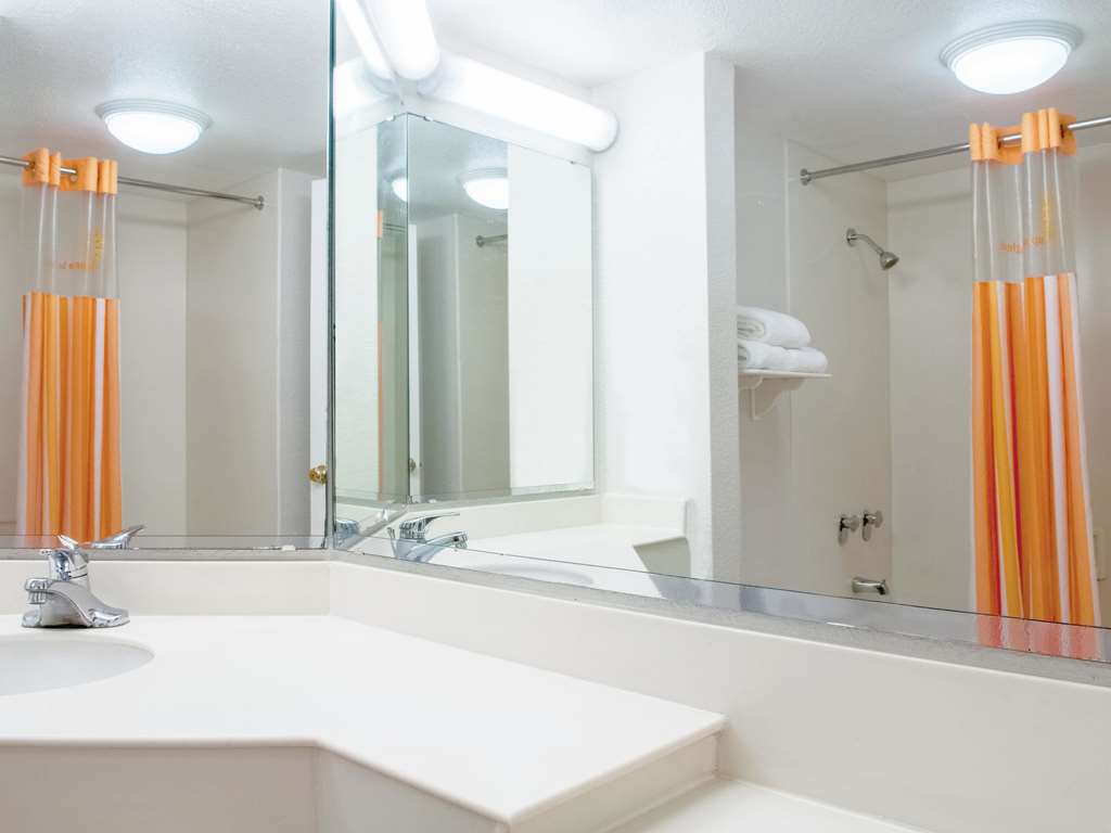 La Quinta Inn by Wyndham New Orleans Veterans Metairie - photo 24