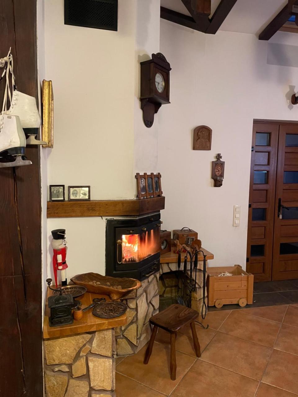 Casa Darul Bunicii — 4-Star Luxury Hotel in Breaza, Romania