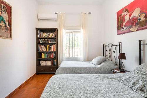 Casa Rural Navalonguilla con piscina — 4-Star Luxury Hotel in Santa Olalla Del Cala, Spain