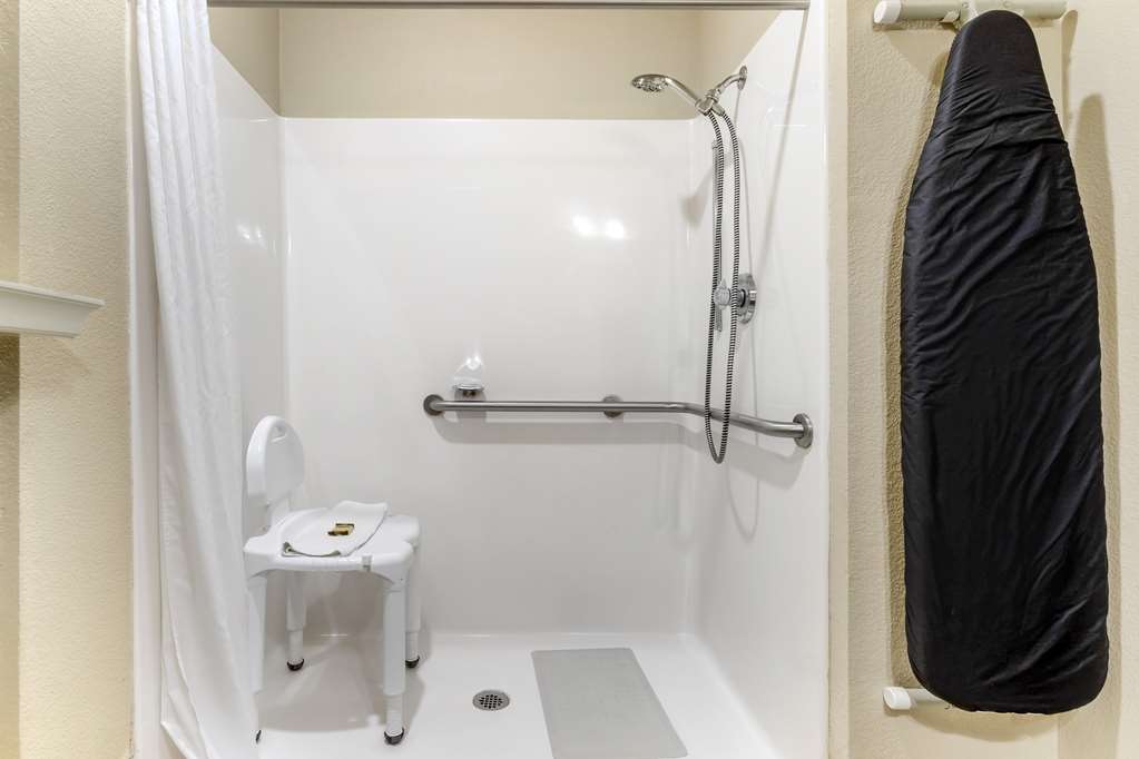 Best Western Plus Crown Colony Inn & Suites - photo 30