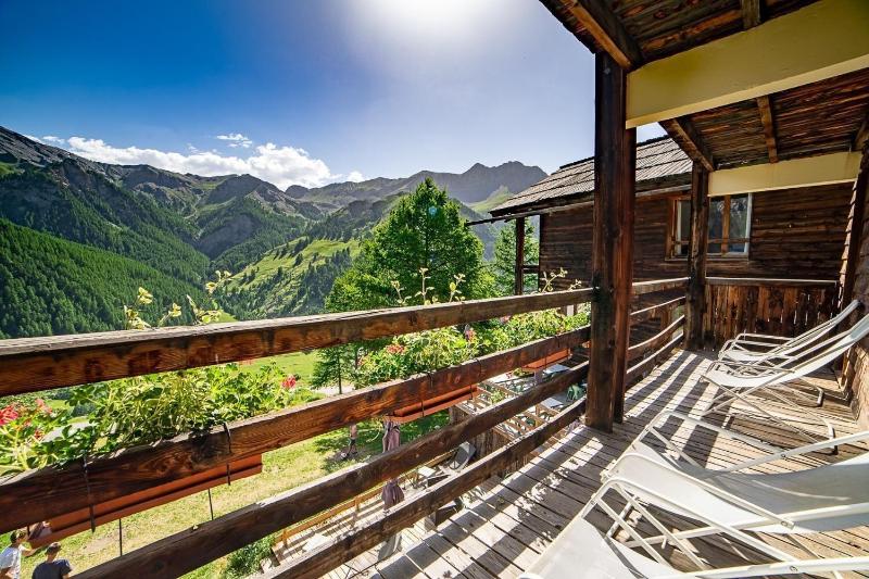 Le Grand Tetras - carbon neutral hotel in Briancon