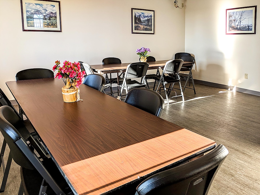 Urbana Inn & Suites - photo 19