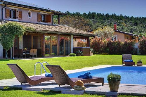 Villa Sunny Flowers — 4-Star Luxury Hotel in Medulin, Croatia