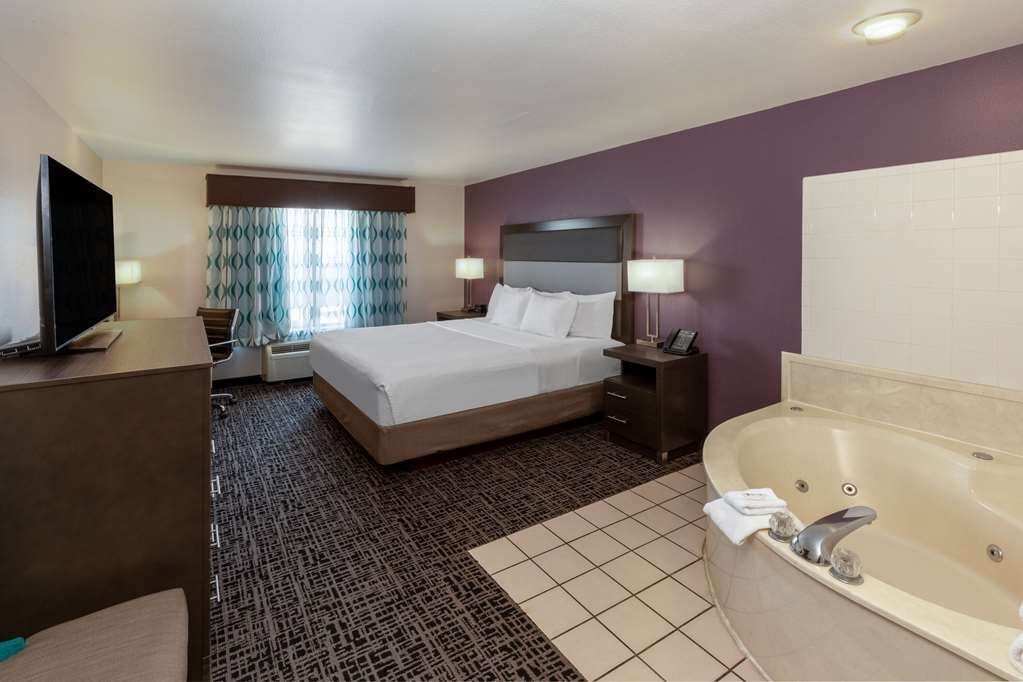 La Quinta Inn & Suites by Wyndham Rockwall - photo 23