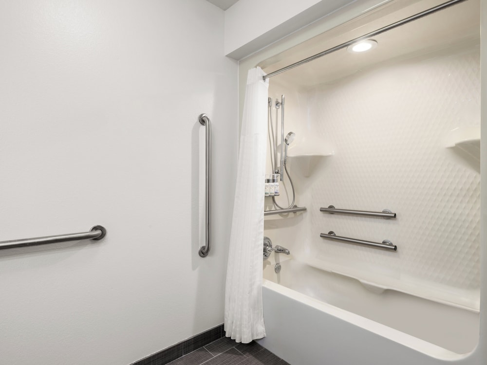 Garner Hotel Topeka West by IHG - photo 22