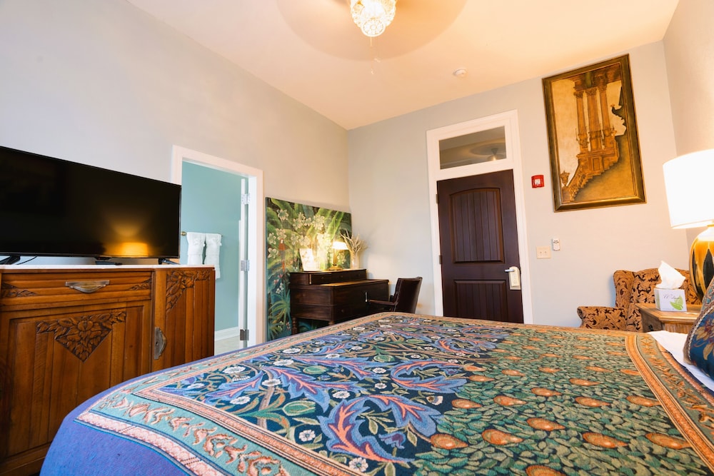 Oaak Tree Hotel - photo 53