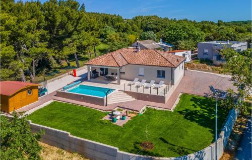 Gorgeous Home In Medulin With Wifi — 4-Star Luxury Hotel in Medulin, Croatia