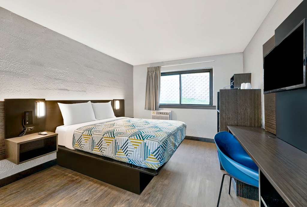 Motel 6 Cedar Rapids IA Airport - photo 11