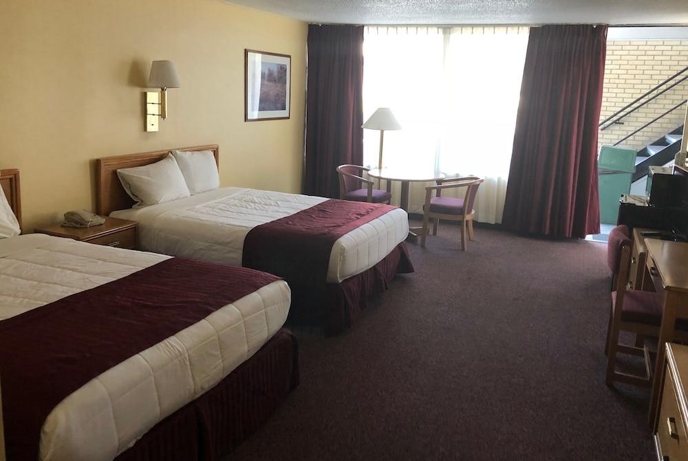 Econo Lodge Elko Downtown Area - photo 9