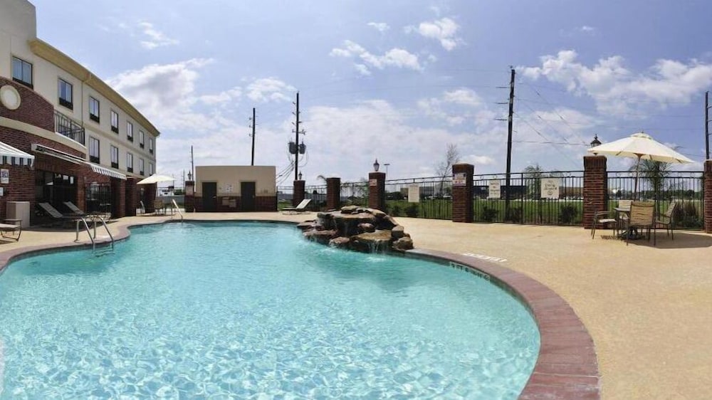 Holiday Inn Express & Suites Sealy by IHG - photo 8