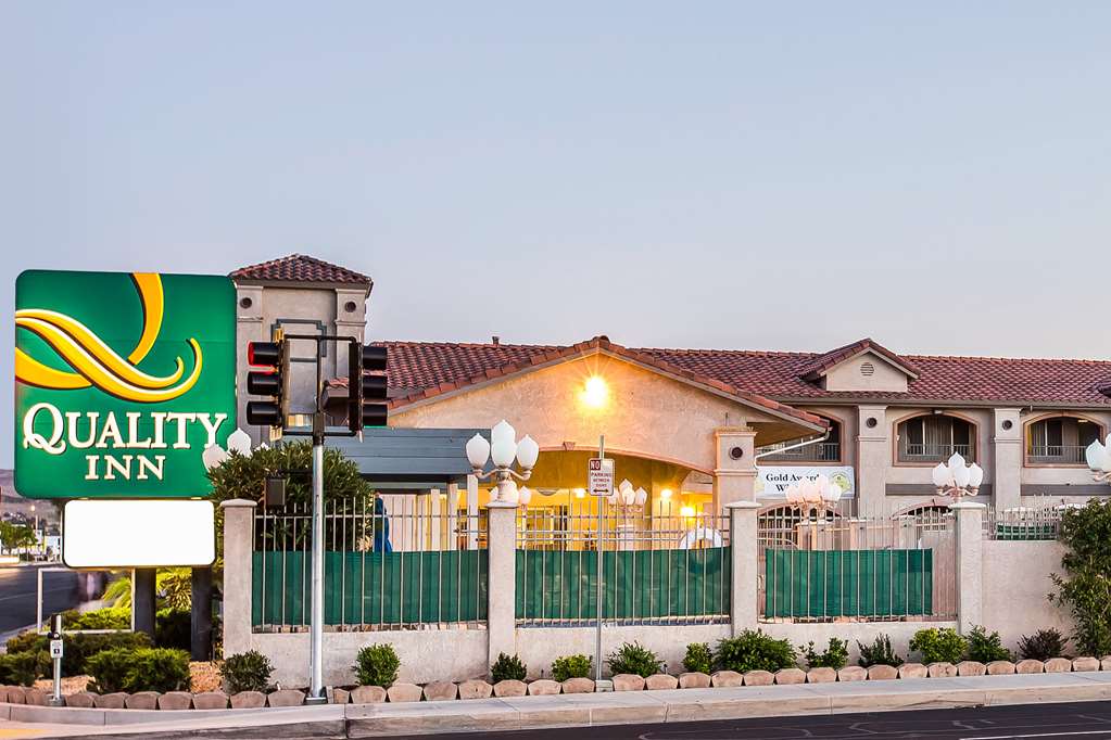 Quality Inn Near China Lake Naval Station - photo 4