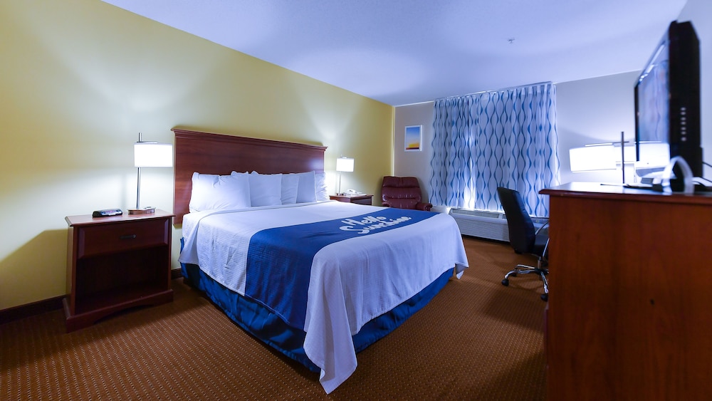 Days Inn by Wyndham Greensboro NC - photo 4