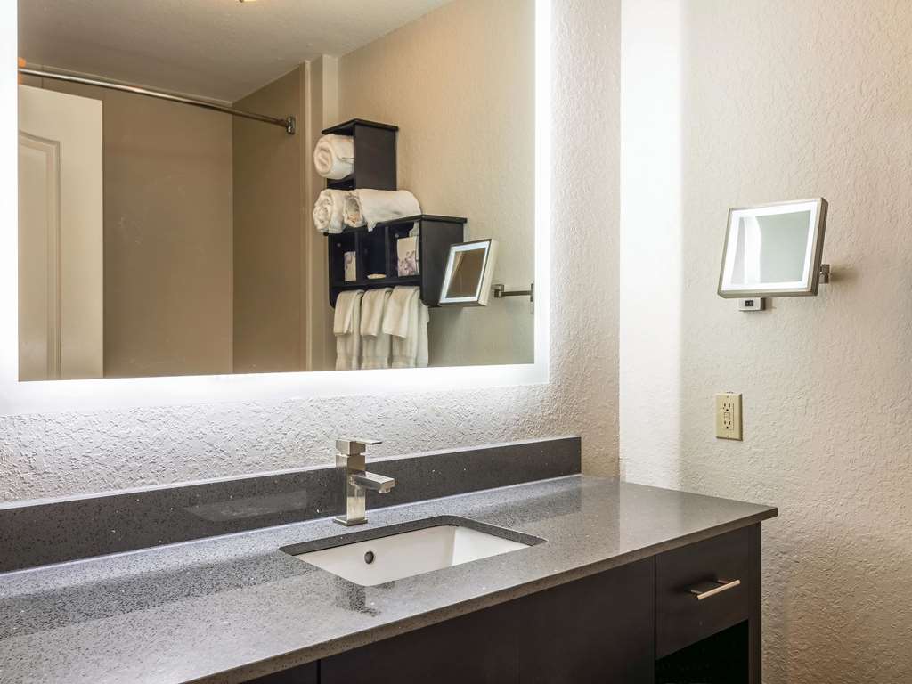 La Quinta Inn & Suites by Wyndham Prattville - photo 19
