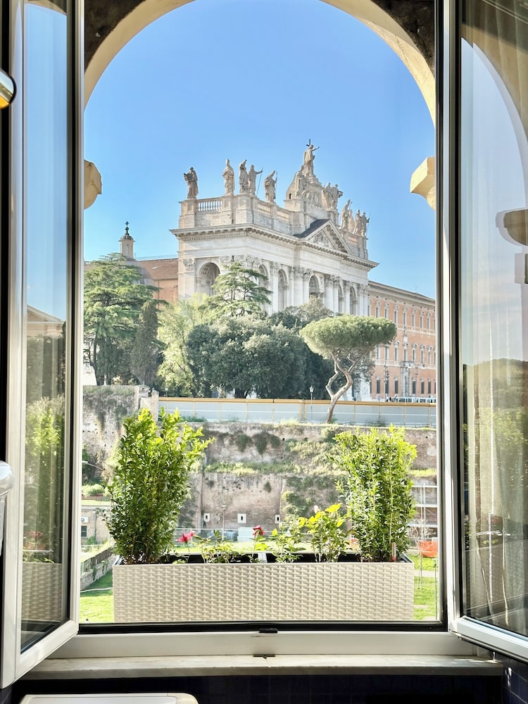 Vacanze Romane Basilica — 4-Star Luxury Hotel in Rome, Italy