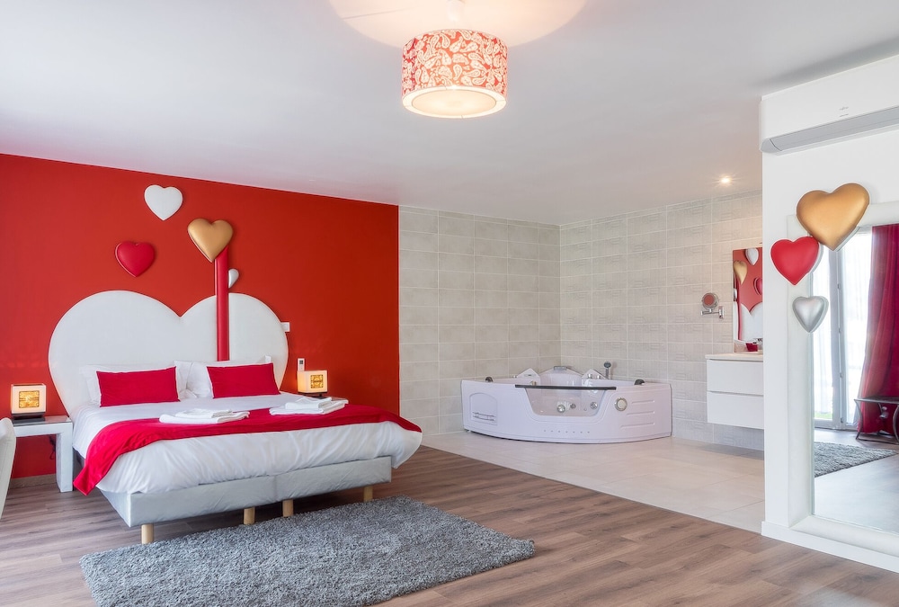 Domaine des Pierres Dorées in Lyon, France