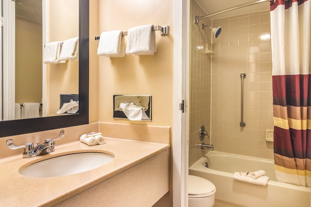 Red Roof Inn Ashtabula Austinburg - photo 20