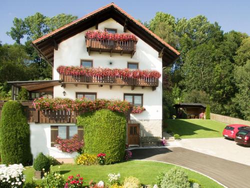 Ferienwohnungen Göstl — 4-Star Luxury Hotel in Bodenmais, Germany