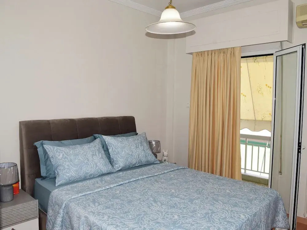 Apartment With Stunning Views Sleeps 3 & Parking — 4-Star Luxury Hotel in Athens, Greece