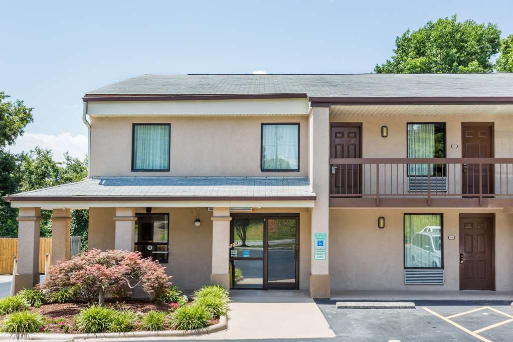 Days Inn by Wyndham Winston Salem North — hotel in Winston-Salem