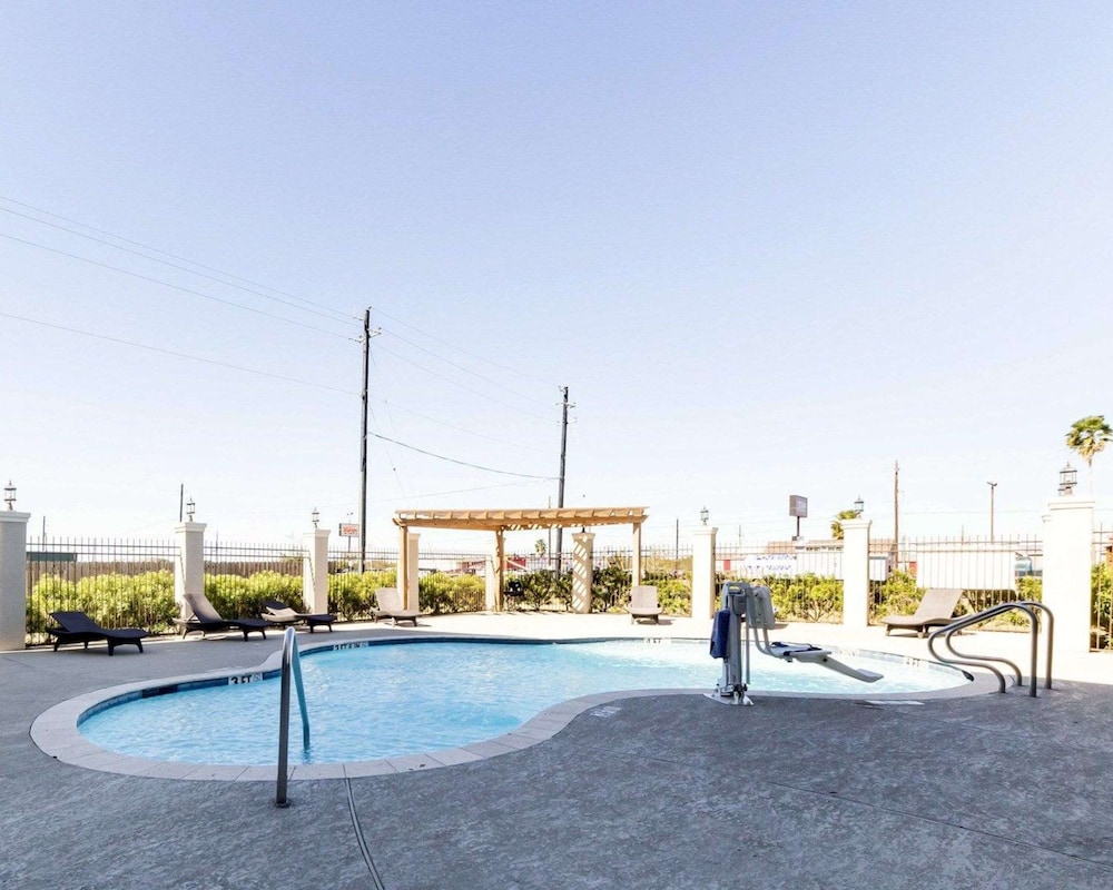 Garner Hotel Victoria East by IHG - photo 27