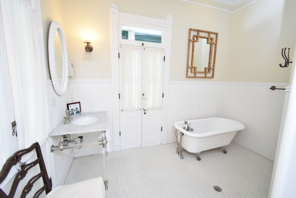 Simonton Court Historic Inn & Cottages - photo 110