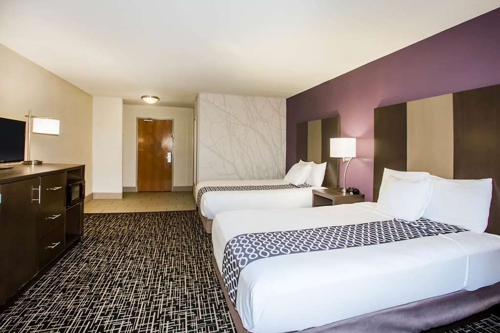 La Quinta Inn & Suites by Wyndham Pontoon Beach - photo 34