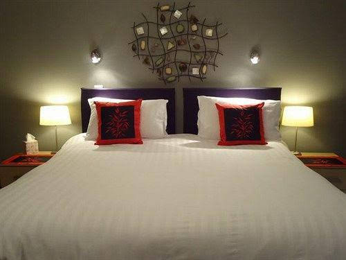 Jasmine House Bed and Breakfast — 4-Star Luxury Hotel in Charlton Kings, United Kingdom