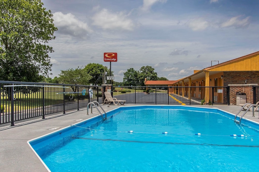 Econo Lodge Cornersville I 65 - photo 23