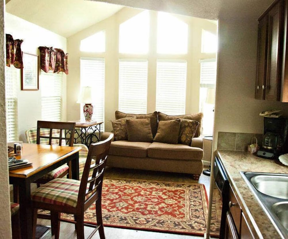 Lillian Farms Bed & Breakfast - photo 4