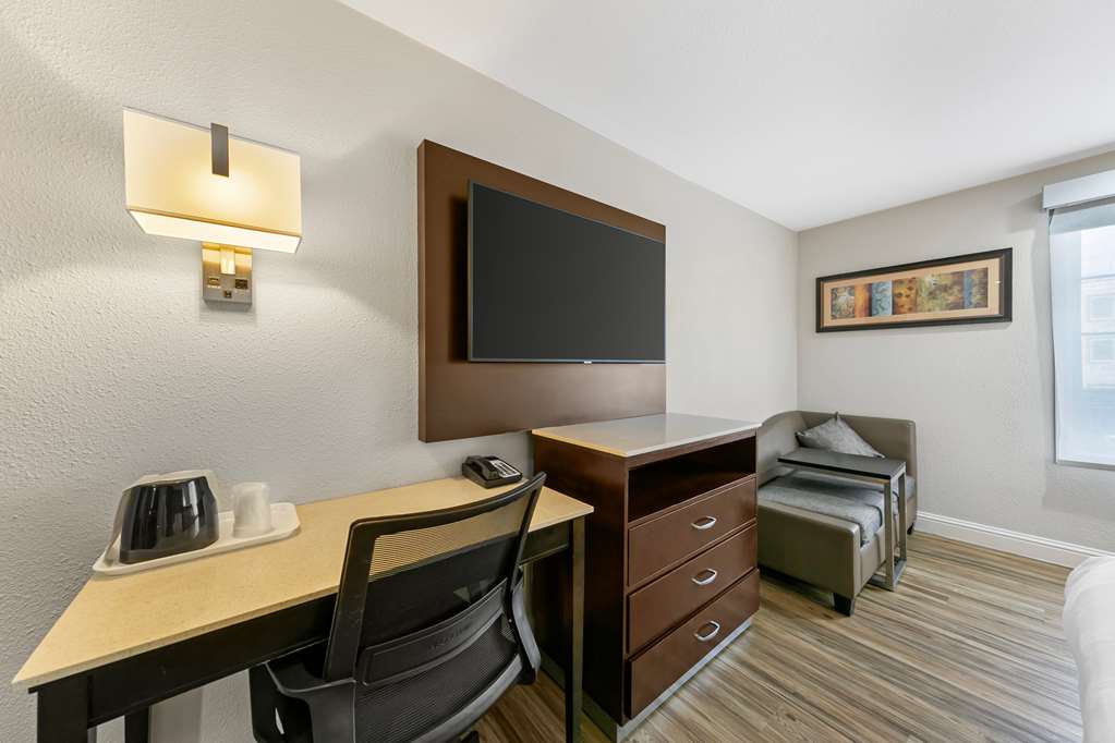 Quality Inn & Suites Sacramento Downtown Area - photo 13