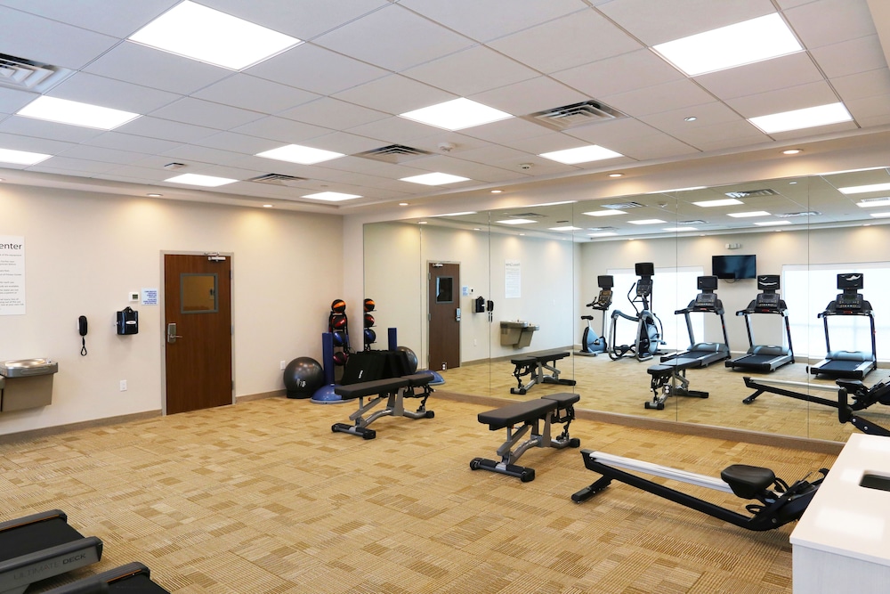 Holiday Inn Express & Suites Houston IAH Beltway 8 by IHG - photo 43