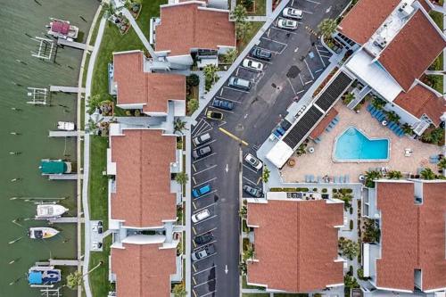 Luxury Cozy Retreat: Waterfront near Clearwater in Clearwater, United States