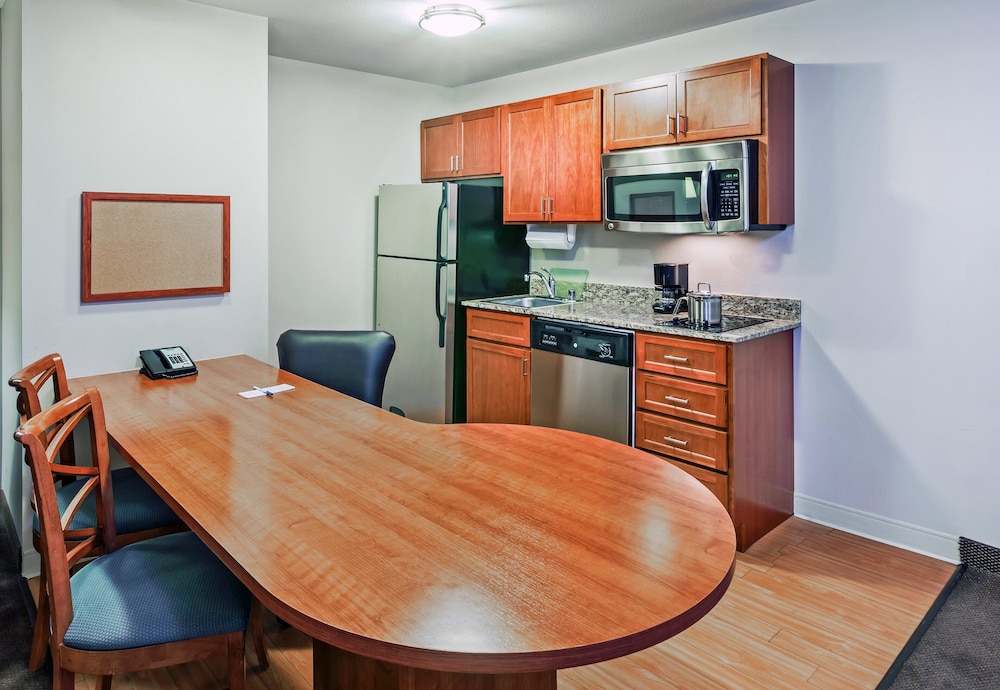 Candlewood Suites El Paso North by IHG - photo 16
