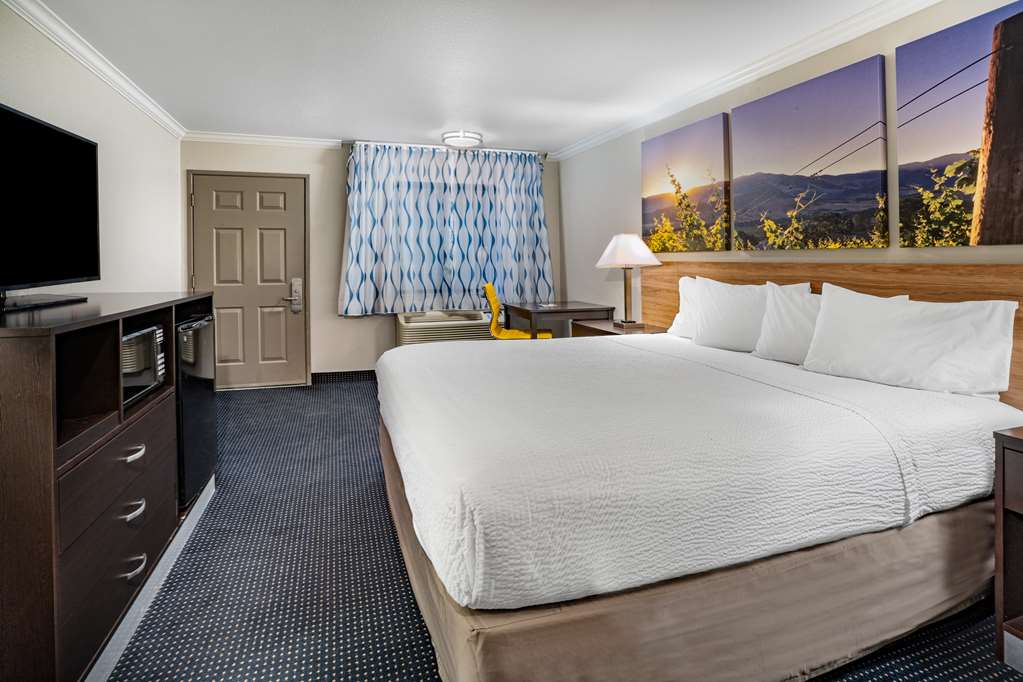 Days Inn by Wyndham Winnemucca - photo 12