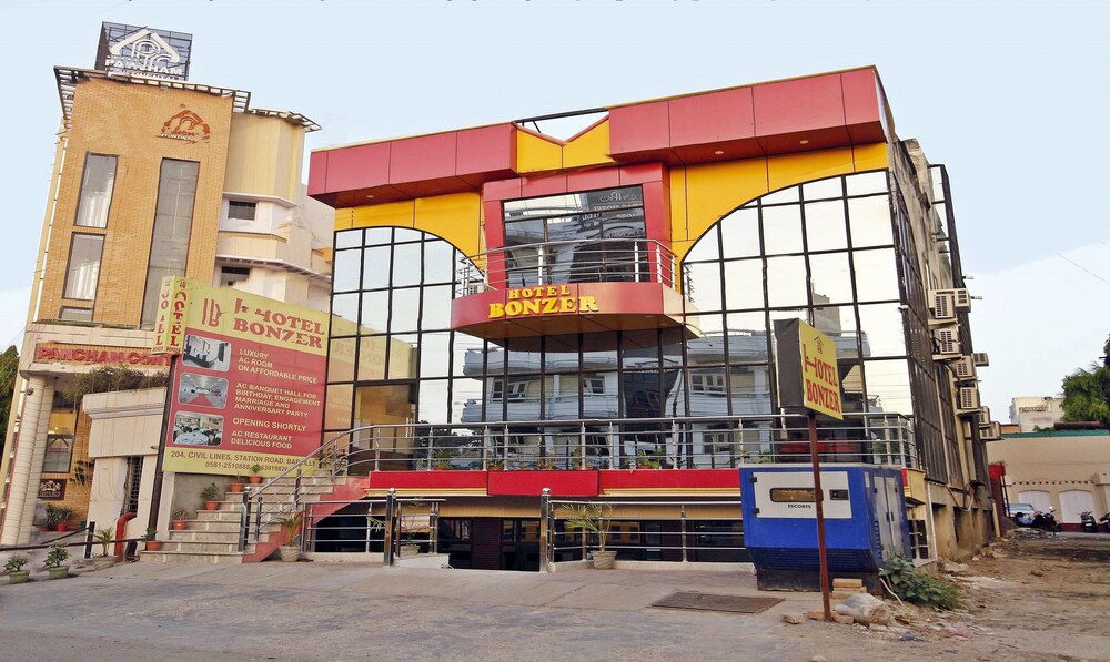 Treebo Trip Bonzer - last minute hotel in Bareilly