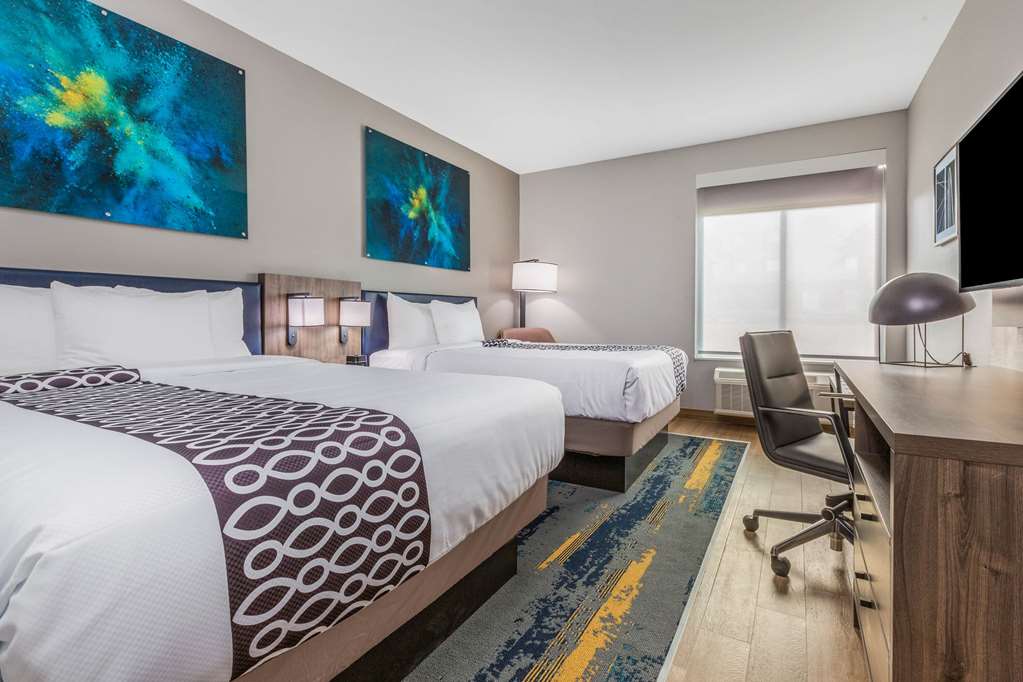 La Quinta Inn & Suites by Wyndham Galveston West Seawall - photo 10